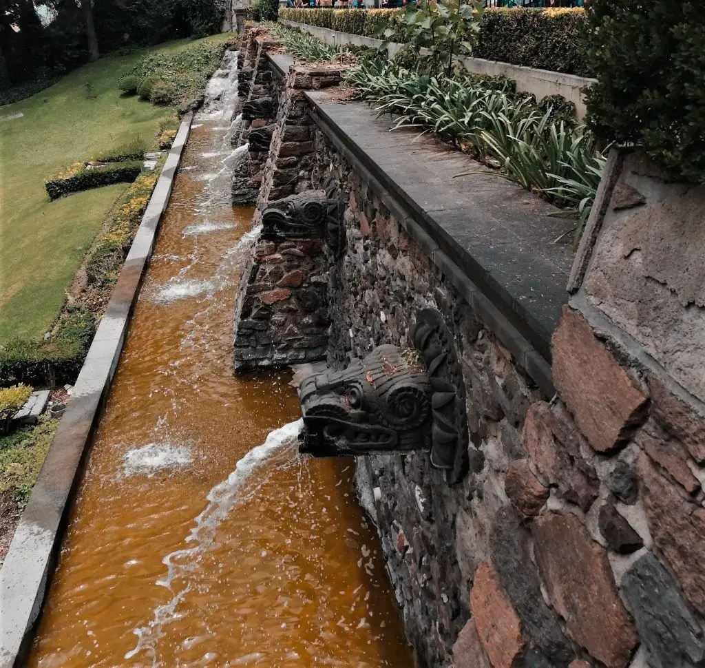 Fuente de Quetzalcoatl de la Basílica de la Virgen de Guadalupe.