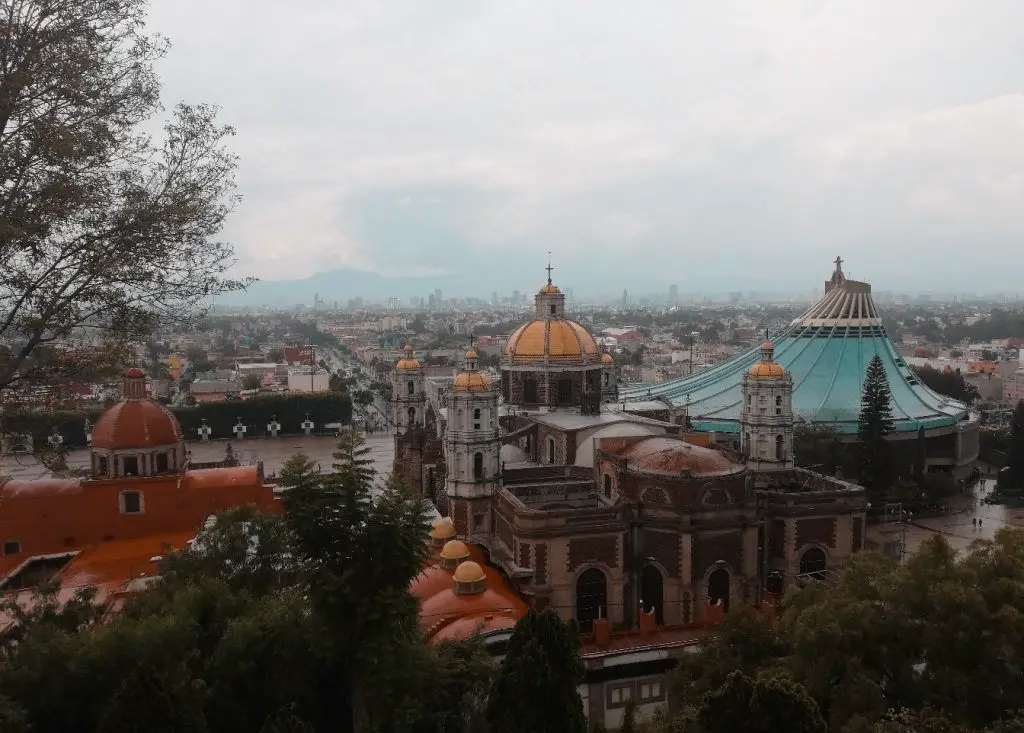 Vista de la Basílica de la Virgen de Guadalupe desde la Capilla del Cerrito.