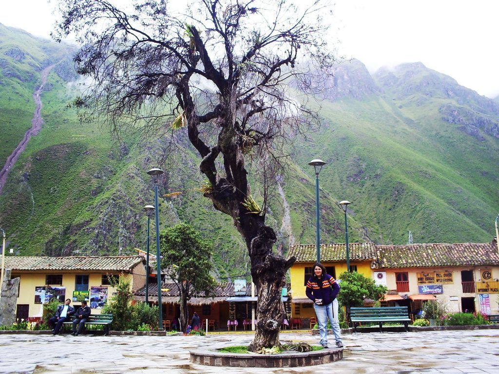 Fotografía en la Plaza de Ollantaytambo, Perú.