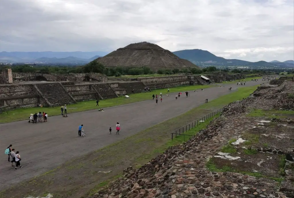 Fotografía de la Calzada de Los Muertos de Teotihuacán.