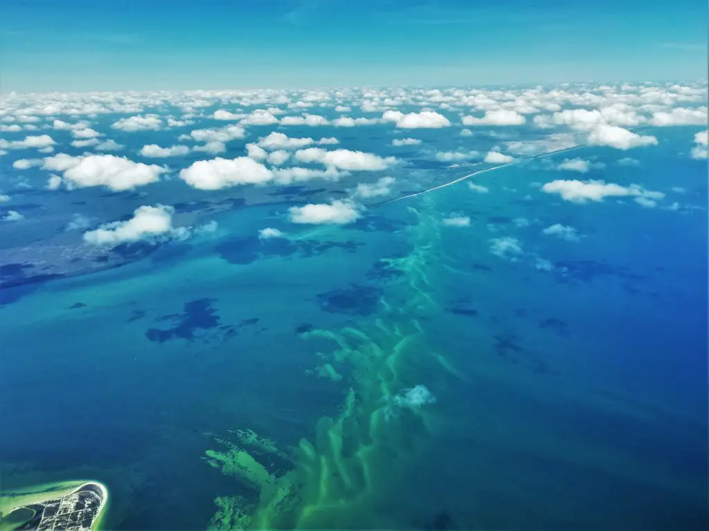 Vista de la Riviera Maya desde el avión.
