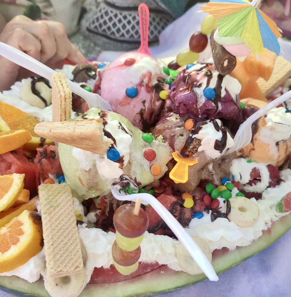 Frutas con helado de Totoralillo sandía caribeña.