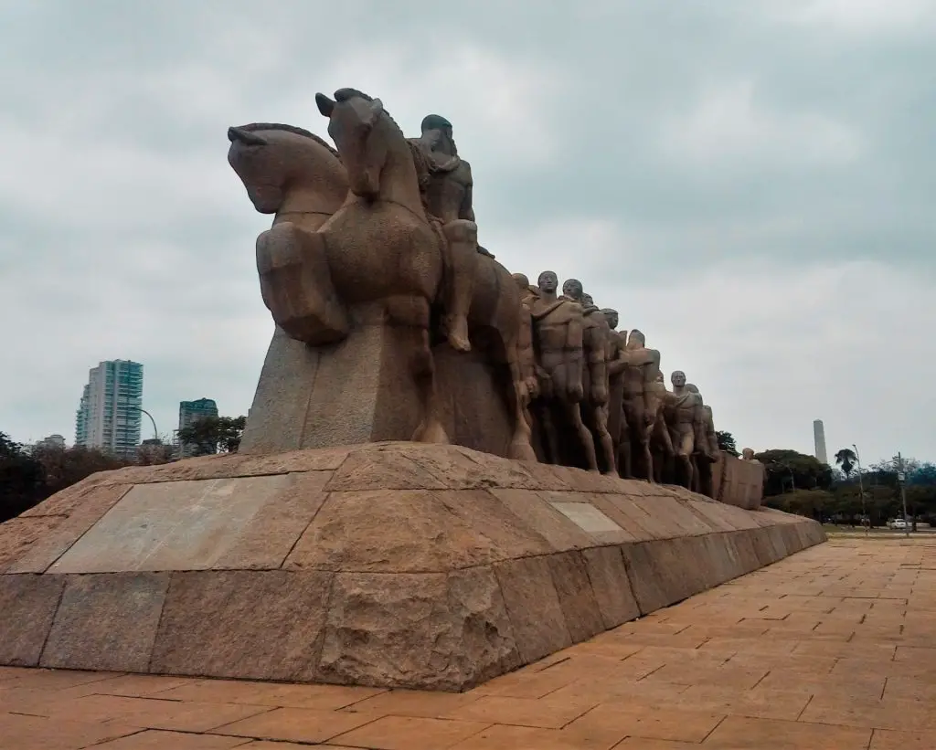 Monumento a las Banderas, uno de los imperdibles de Sao Paulo.