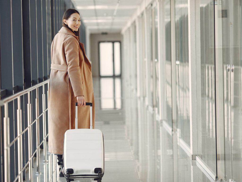 Ropa de mayor volumen puesta: cómo evitar exceso de equipaje en el aeropuerto.