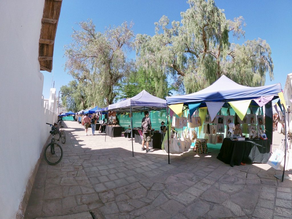 Feria de artesanos plaza San Pedro de Atacama.