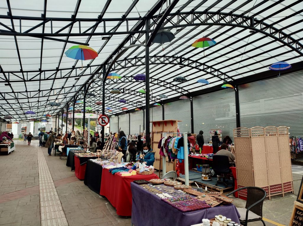 Feria Artesanal de la Plaza de Puerto Varas.