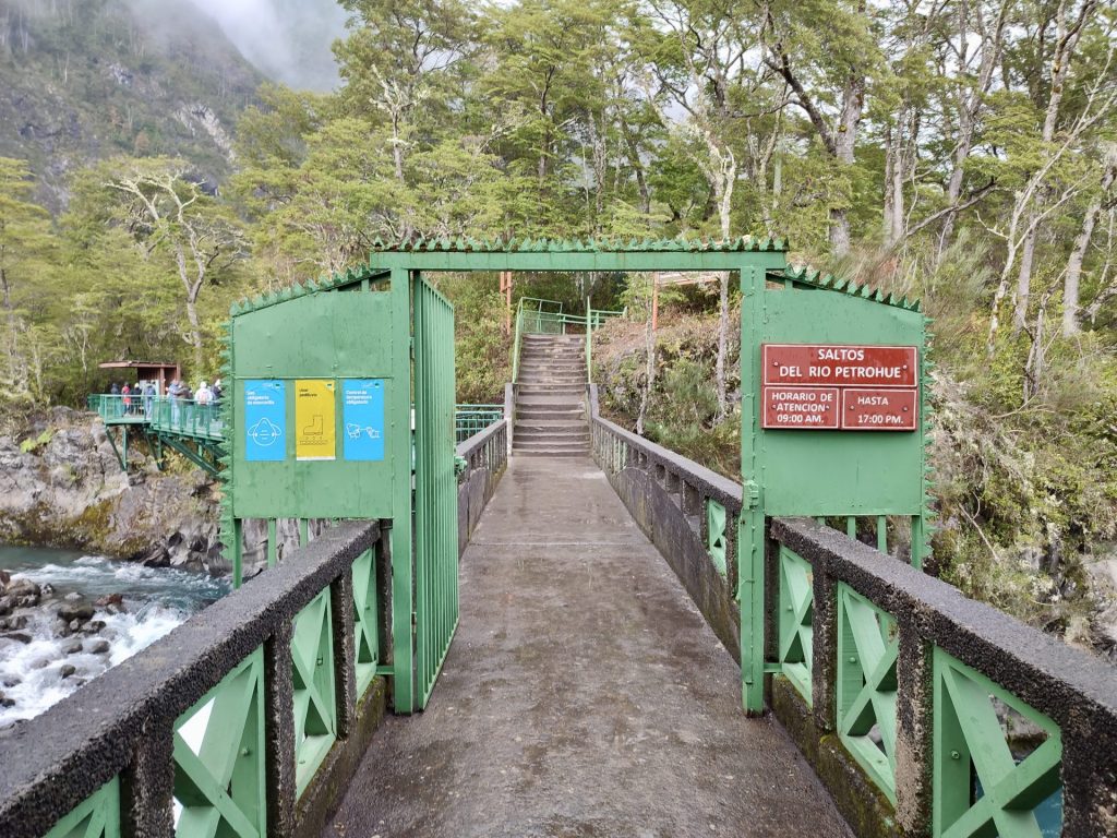 Entrada al Parque Nacional Pérez Rosales.