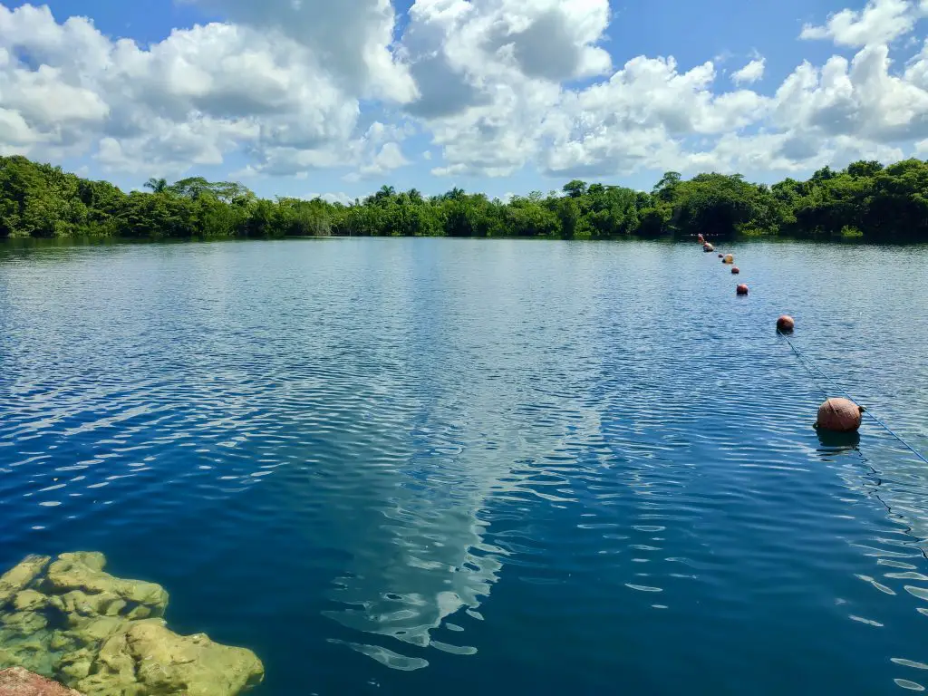 Viajar a Bacalar en 3 días: Cenote Azul.