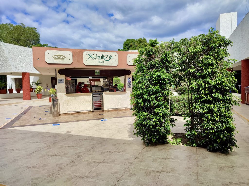 Entrada a la Zona Arqueológica de Uxmal.