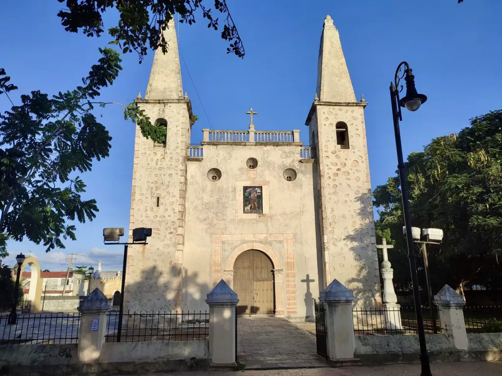 Guía para viajar a Valladolid México: Iglesia San Juan.