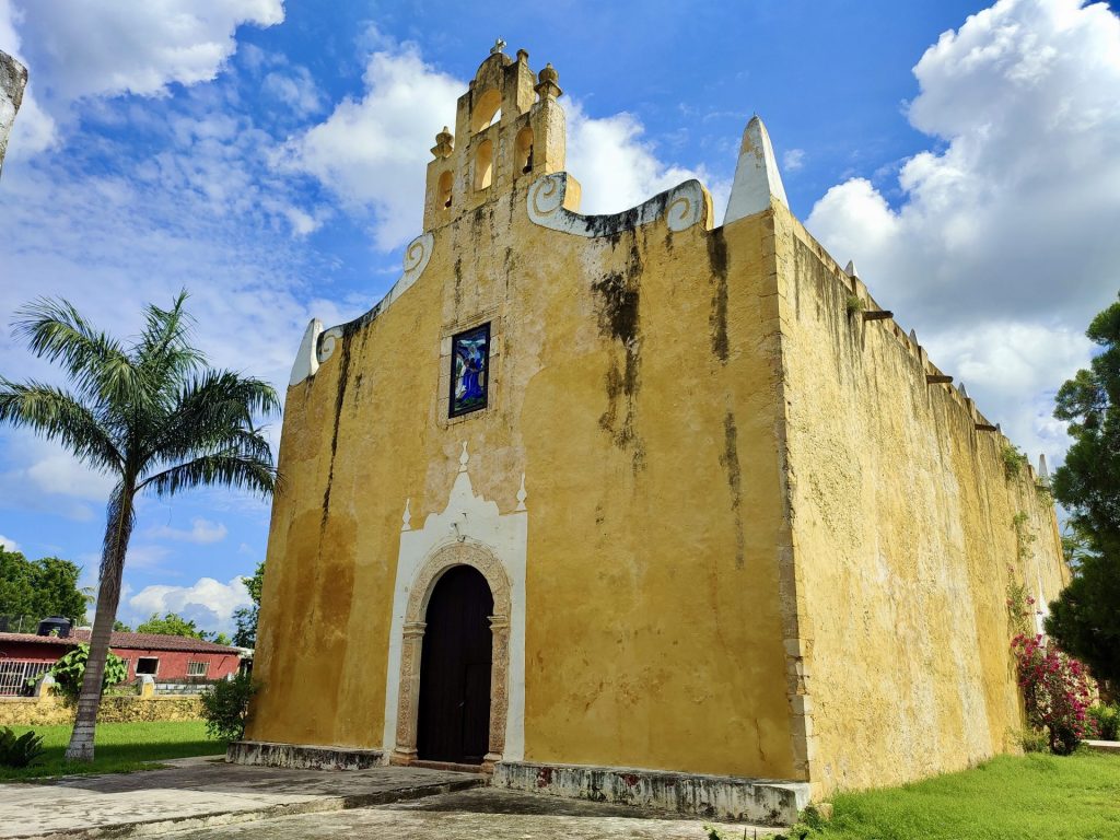 Guía para viajar a Valladolid México: Iglesia de Santa Ana.
