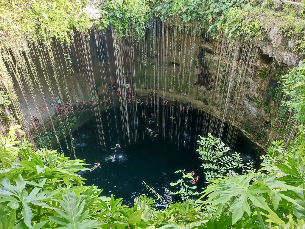 Cenote Ik kil, cerca de Mérida Yucatán.