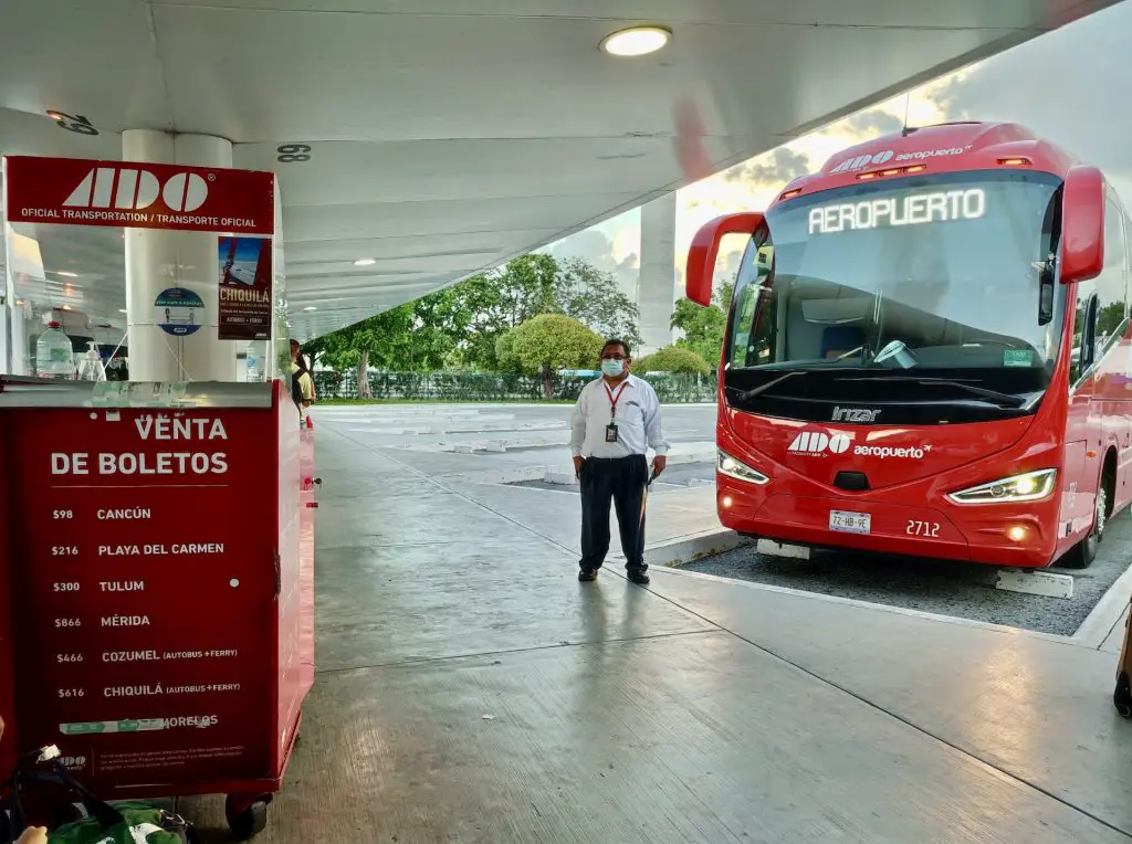 Cómo ir del Aeropuerto de Cancún a la Zona Hotelera: autobús ADO.