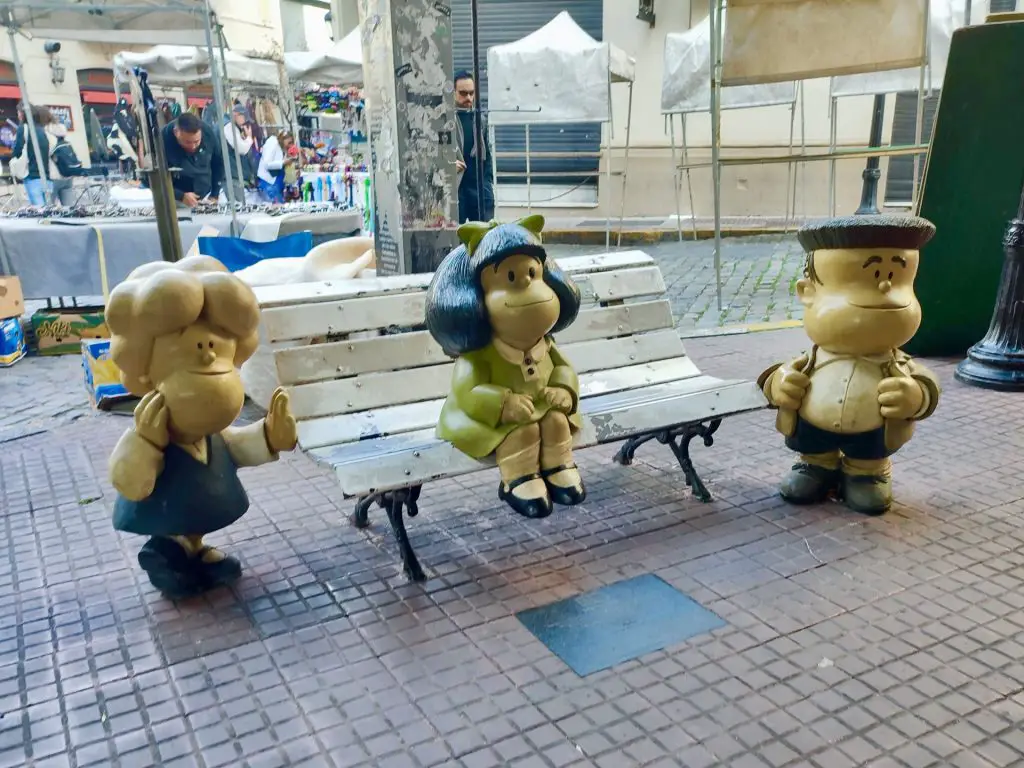 Guía para viajar a Buenos Aires: 
 Figura de Mafalda en San Telmo.