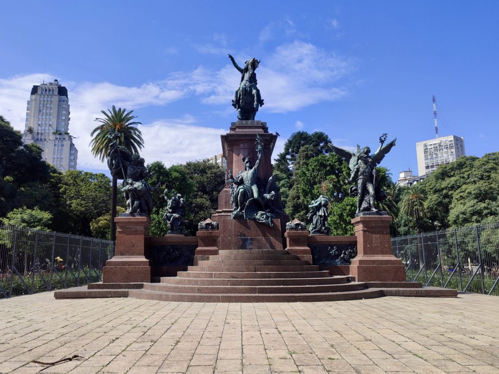 Qué hacer en Retiro: Monumento al General José de San Martín, Buenos Aires.
