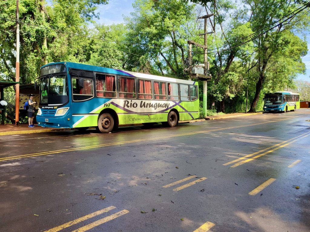 Autobús Río Uruguay, en Puerto Iguazú.