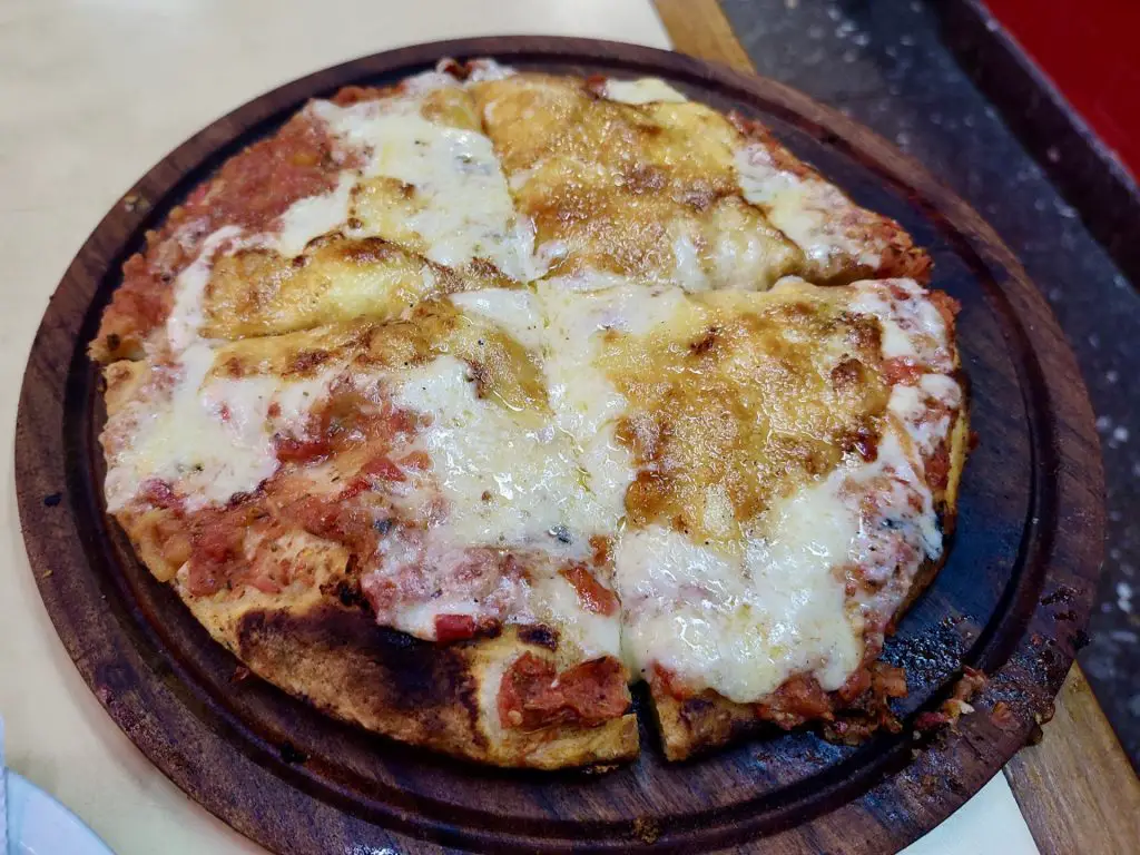 Pizza de muzarella de Pizzería Guerrín.