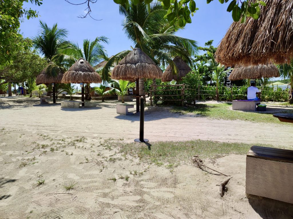 Palapas en Punta Esmeralda, Quintana Roo.
