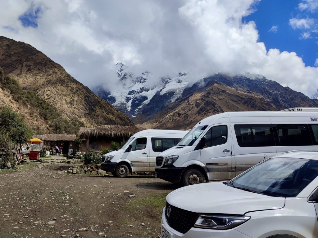 Transporte del tour a Laguna Humantay desde Cusco.
