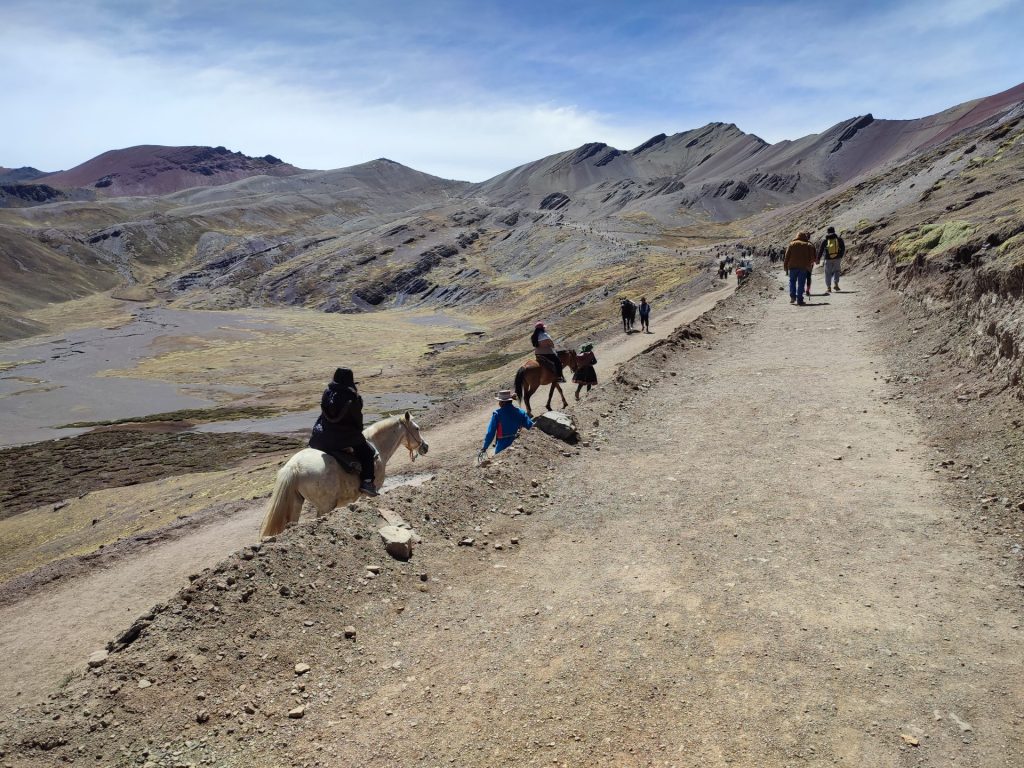 Trekking a la Montaña Arcoíris de Cusco.