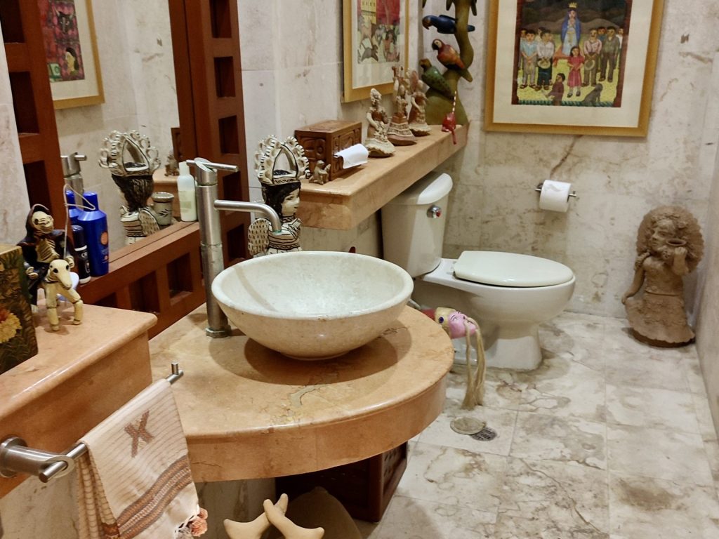 Baño de la Casa de los Venados Valladolid, Yucatán.