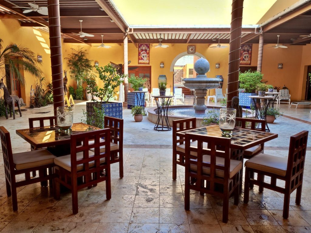 Patio Central Casa de los Venados Valladolid México.