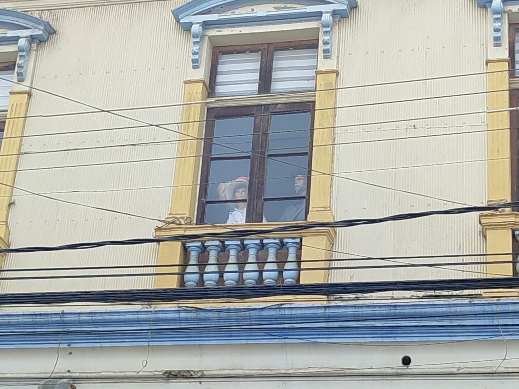 Figuras en Barrio Inglés de Coquimbo recorrido: parte de la Ruta del Carpintero Inglés.
