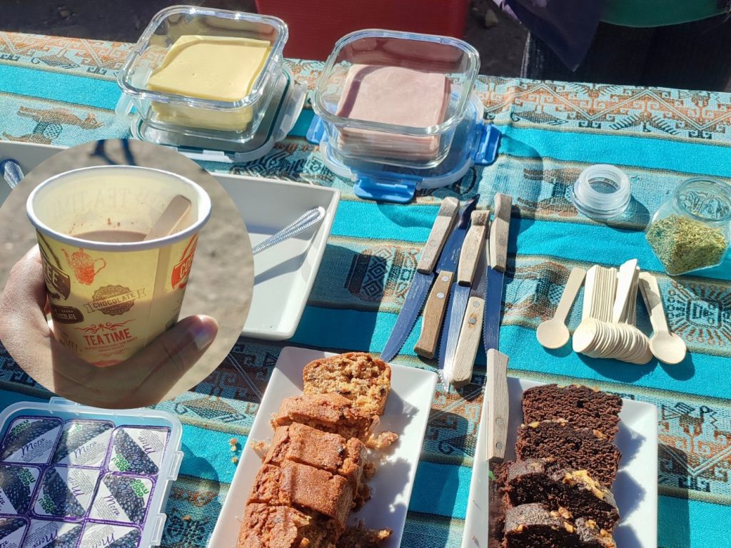 Desayuno del tour por Uyuni.