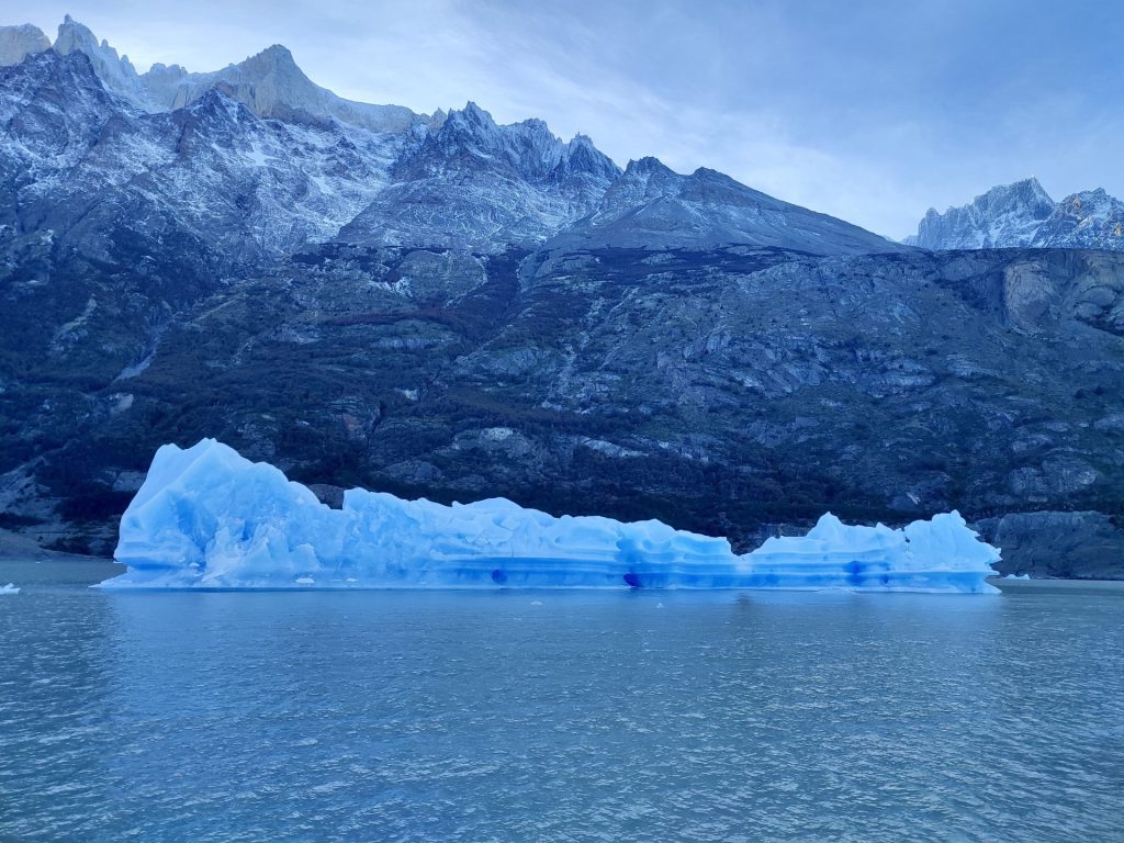 Icebergs en Lago Grey, Parque Nacional Torres del Paine.