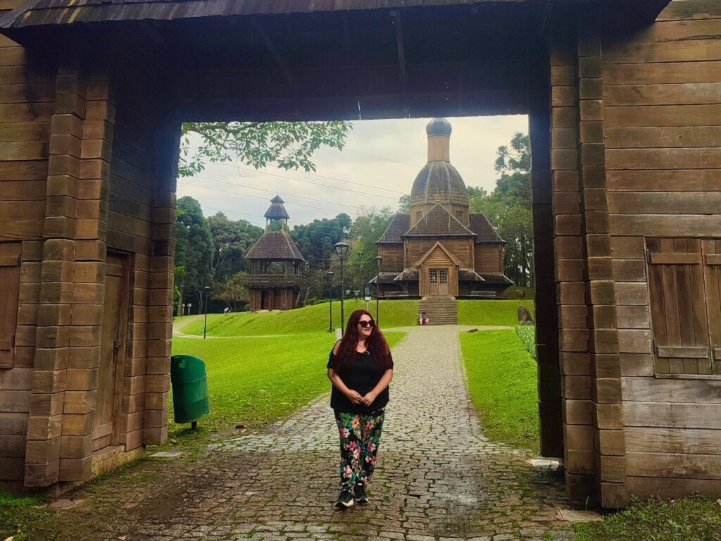 Foto en el Memorial Ucraniano de Curitiba.