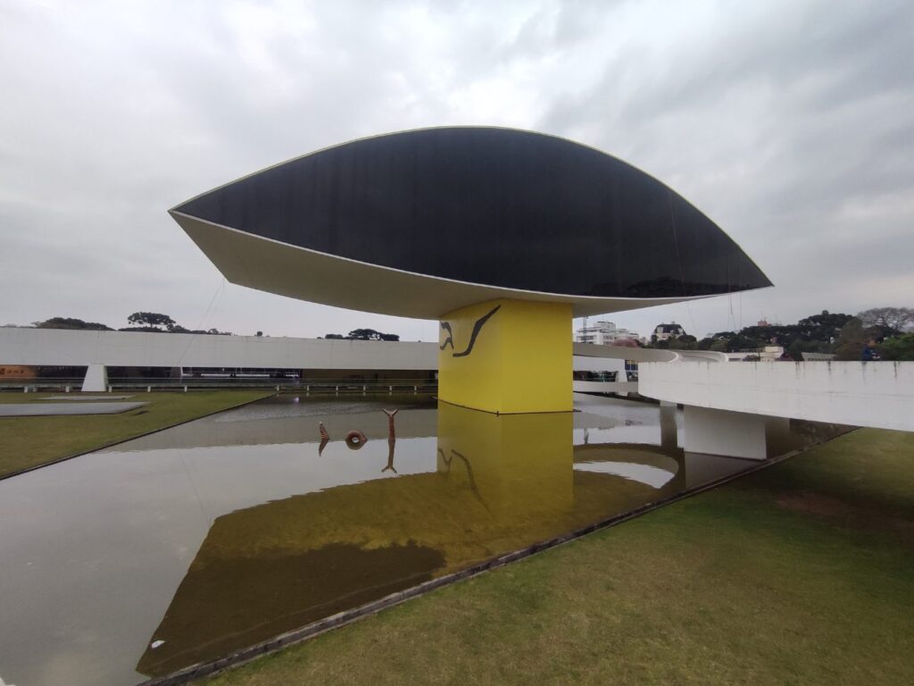Museo Óscar Niemeyer Brasil.
